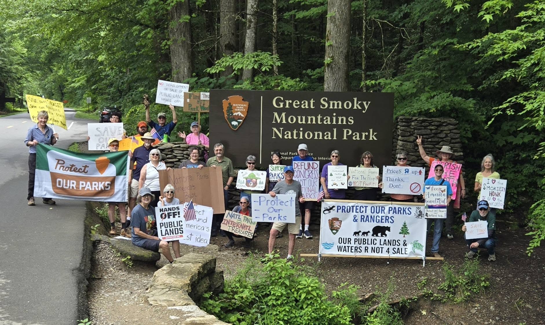Save our parks 운동을 펼치는 미국 시민들